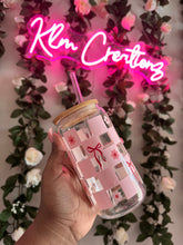 Load image into Gallery viewer, Pink Checkered Coquette Bow 15 oz Glass Can
